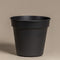 Schwarzer Innentopf mit einem Durchmesser von 24 cm
