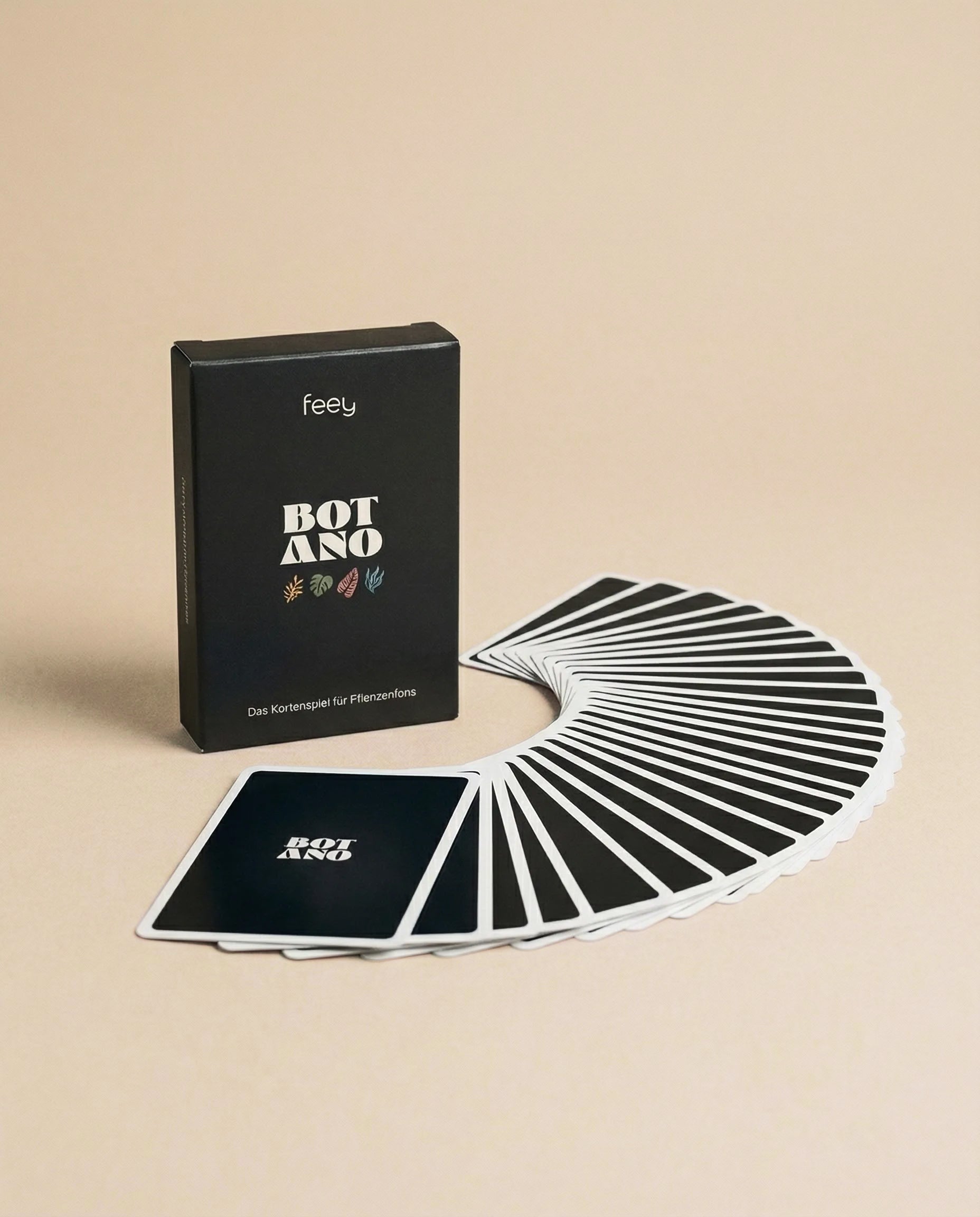 Eine schwarze Schachtel mit den Aufschriften 