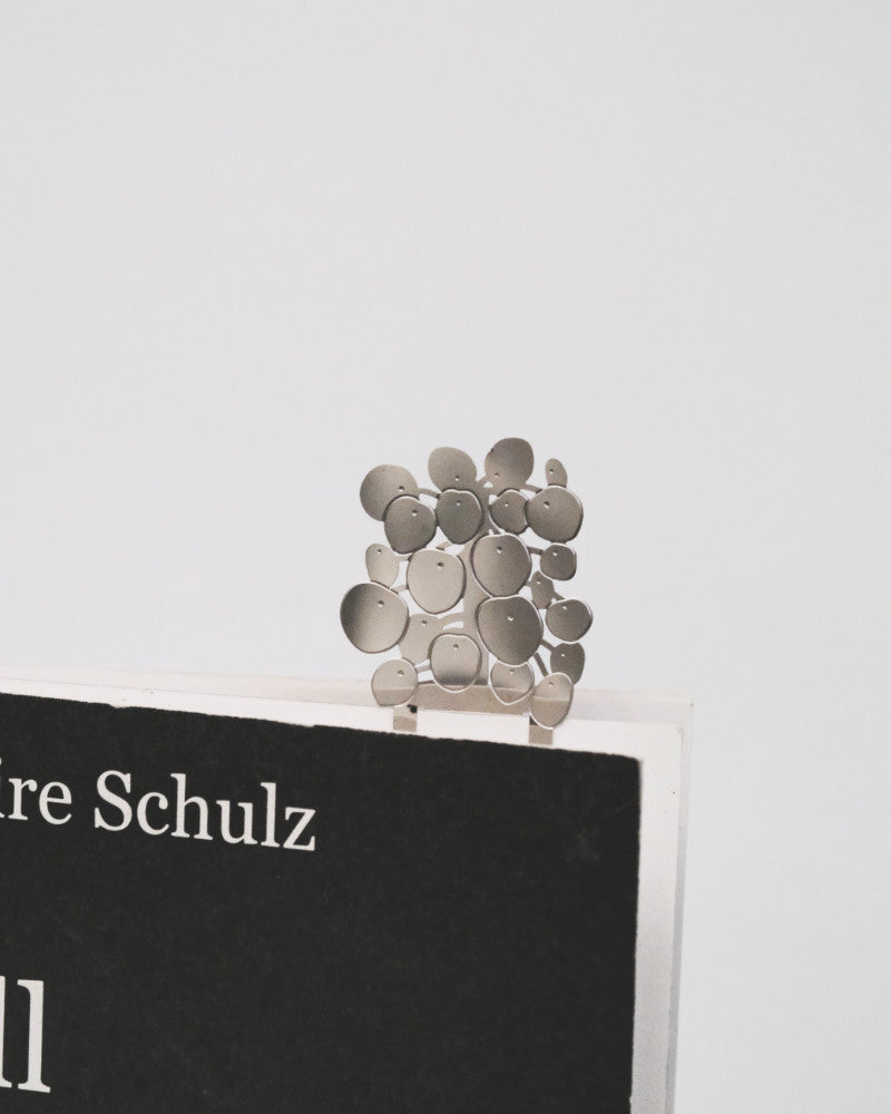 Buchzeichen aus Stahl in Form einer Pilea