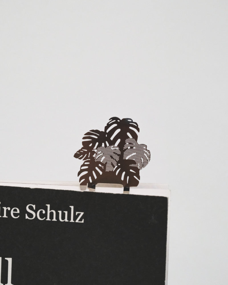 Buchzeichen aus Stahl in Form einer Monstera